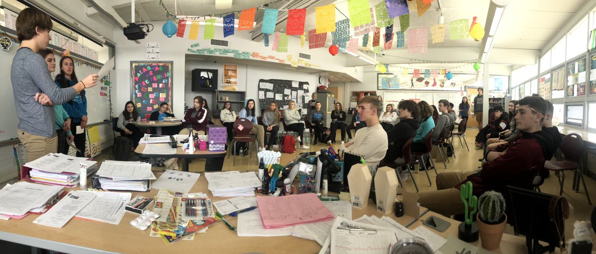 JaimeEndsley's tweet photo. La clase de español IV enseña la clase de español III #futureprofes #viajeamexico https://t.co/5xvOkKCKVh