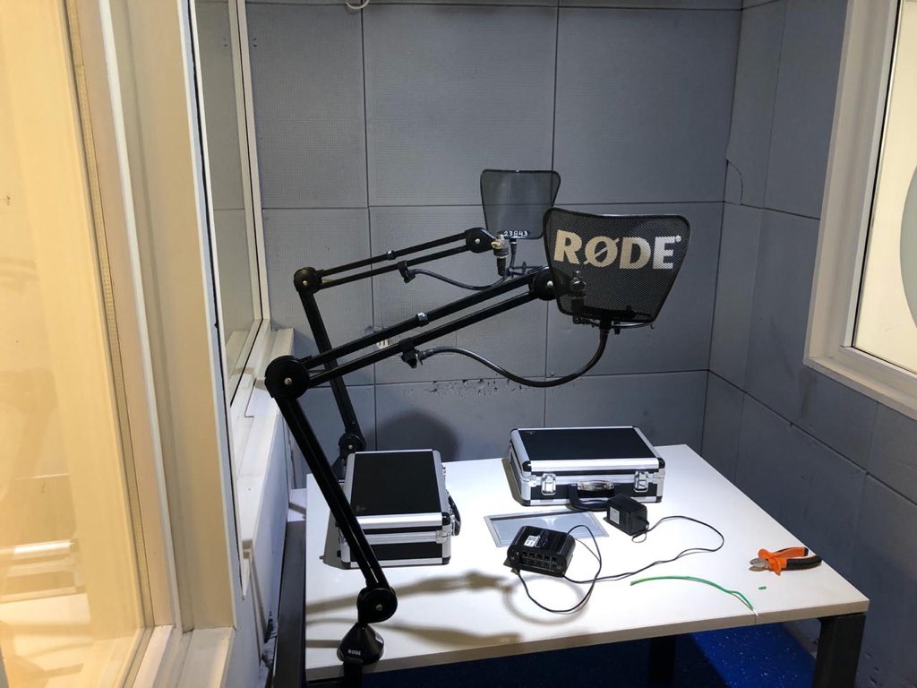 somostelam's tweet photo. A un año del desalojo y cierre del área Radio, las trabajadoras y trabajadores volvemos a poner cada cosa en su lugar.
¡En breve retomamos el aire con todos los contenidos! 📻

#TelamSeDefiende https://t.co/BTF4E1x5ee