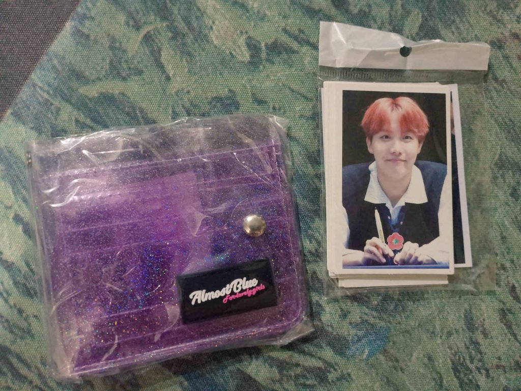 SMILEEHOOYAA's tweet photo. LATE POST:
Thank you @CSYSHOP_96 for this cutie wallet 💜
Thank you rin po sa hoseok freebies. I loved it!!
#CSYSHOP_96FEEDBACK https://t.co/CYQrut4Ln2