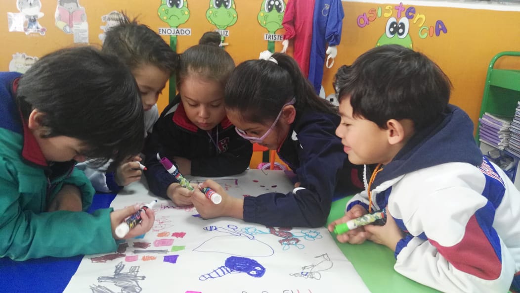 ReimsOficial's tweet photo. Aprendizaje Cooperativo en Preprimaria B FOLIO GIRATORIO.
Llegando a acuerdos para realizar las tareas asignadas. 👌🏻👏🏻 #PreescoReims
Agenda tu cita y conócenos. ☎️ 5673 5500 Ext.103 y 109 💻 escríbenos https://t.co/NxZFvtGeJ1 https://t.co/g6wWQ5IFrw