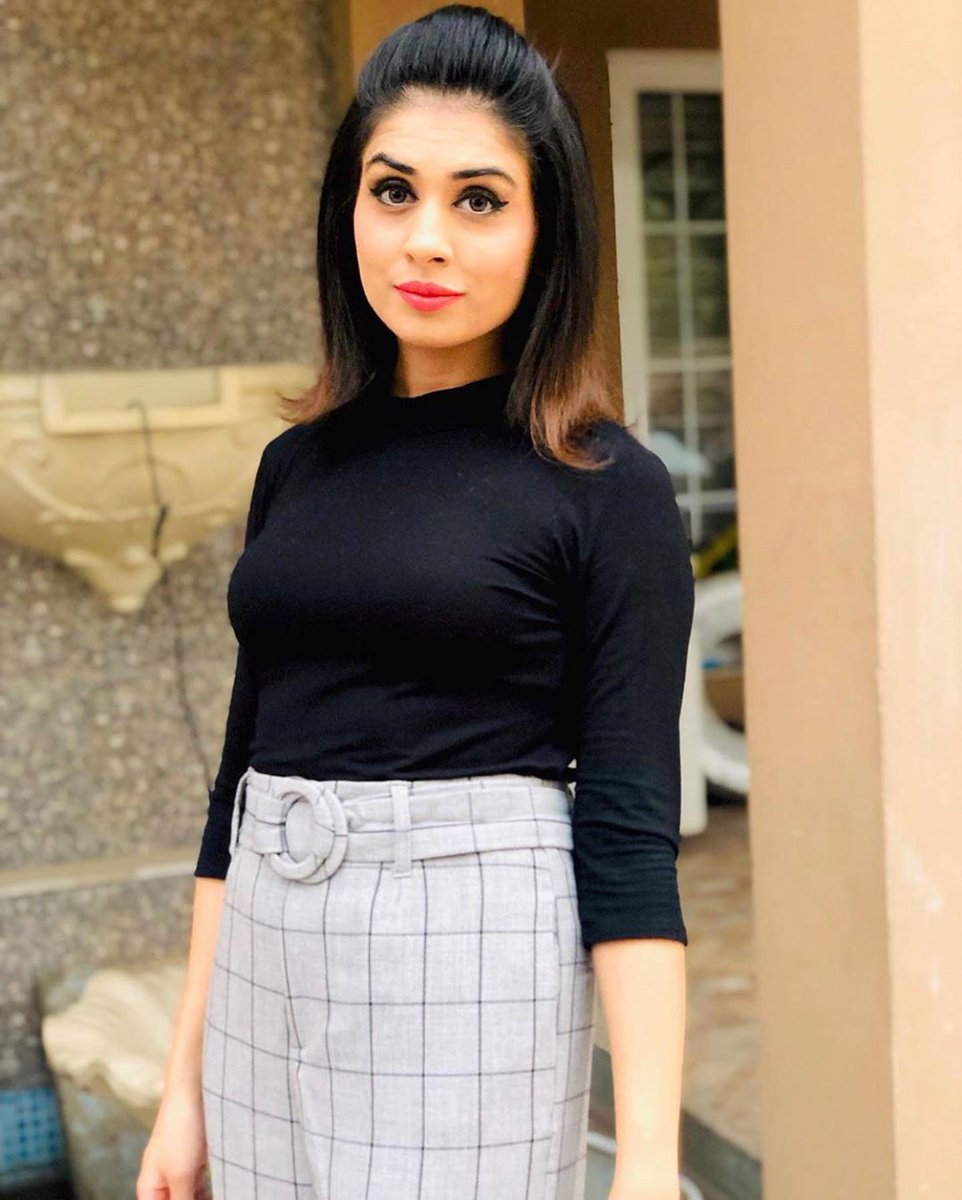ShowbizAndNewz's tweet photo. #BushraHaider https://t.co/NkEuKkmqpm