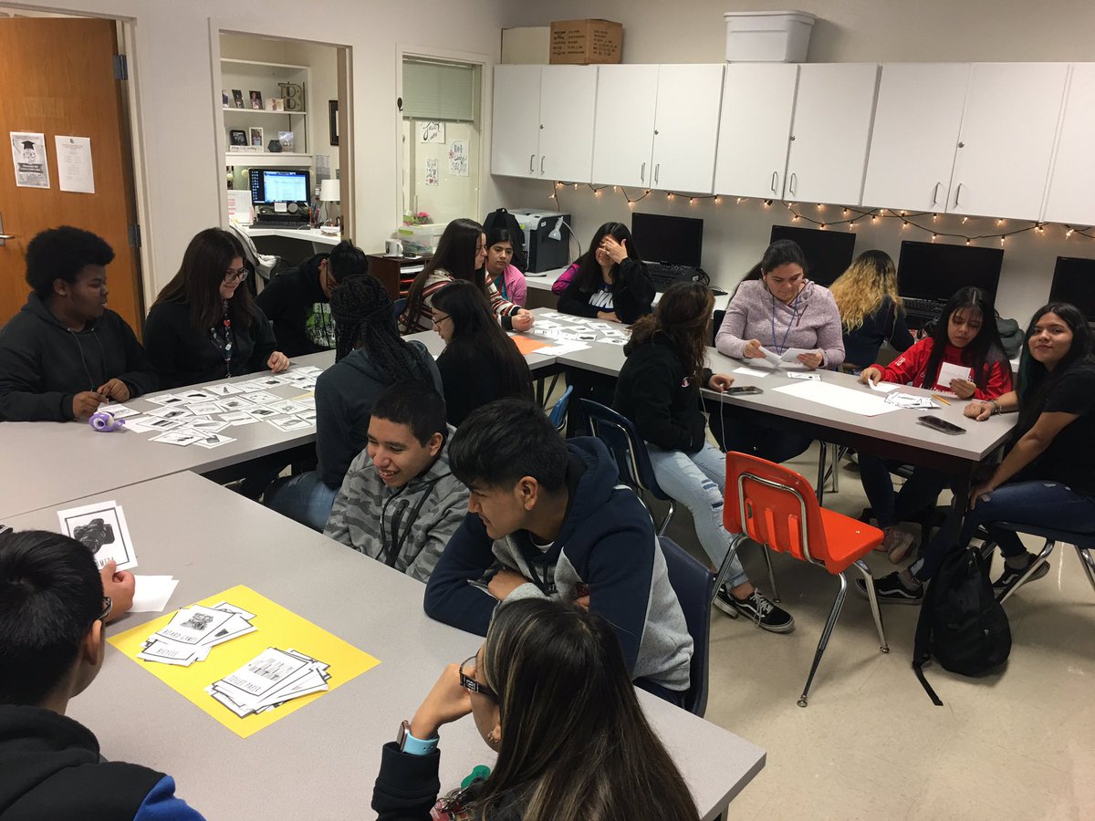 BShane09's tweet photo. Needs vs Wants Game! Dollars and Sense fun @SGHS_Colonels @PrincipalEwing https://t.co/jfzUg8bcMl