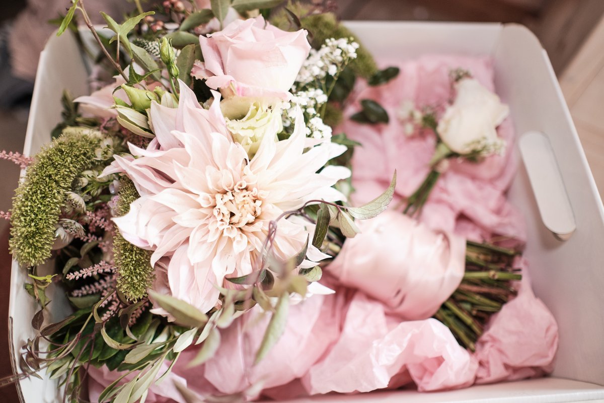 frasersegerton's tweet photo. #WeddingWednesday 
We just love looking back over images from weddings last year. Bring on the 2020 season. #weddings #marriedin2020 #bouquet https://t.co/u89jHCVF4g