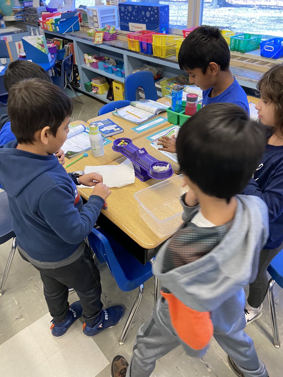 mrsjohnston19's tweet photo. Investigating how water changes over time. Which paper towels will be dry first? The ones that were heavier or lighter? @LincolnSchool8 #shinebrightedison https://t.co/dZd0WIH8RI