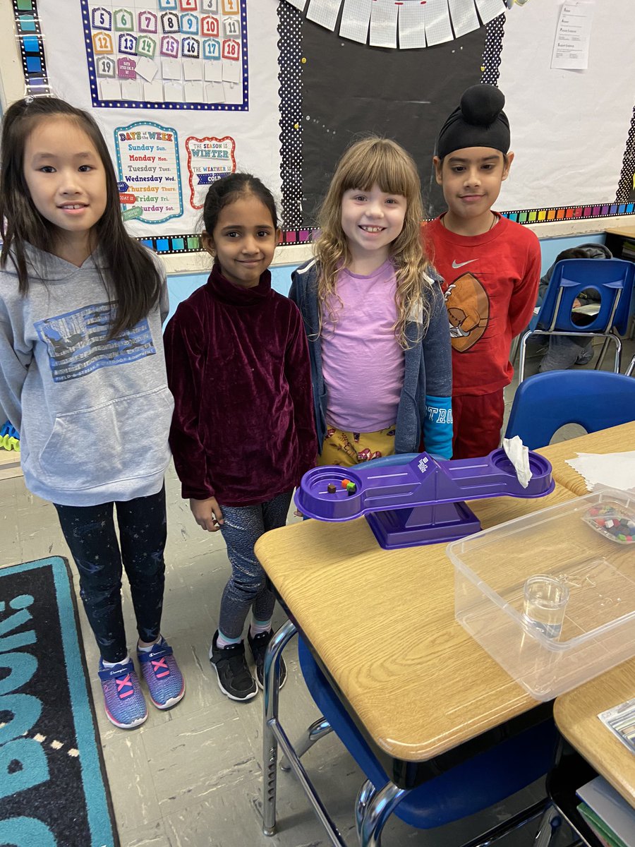 mrsjohnston19's tweet photo. Investigating how water changes over time. Which paper towels will be dry first? The ones that were heavier or lighter? @LincolnSchool8 #shinebrightedison https://t.co/dZd0WIH8RI
