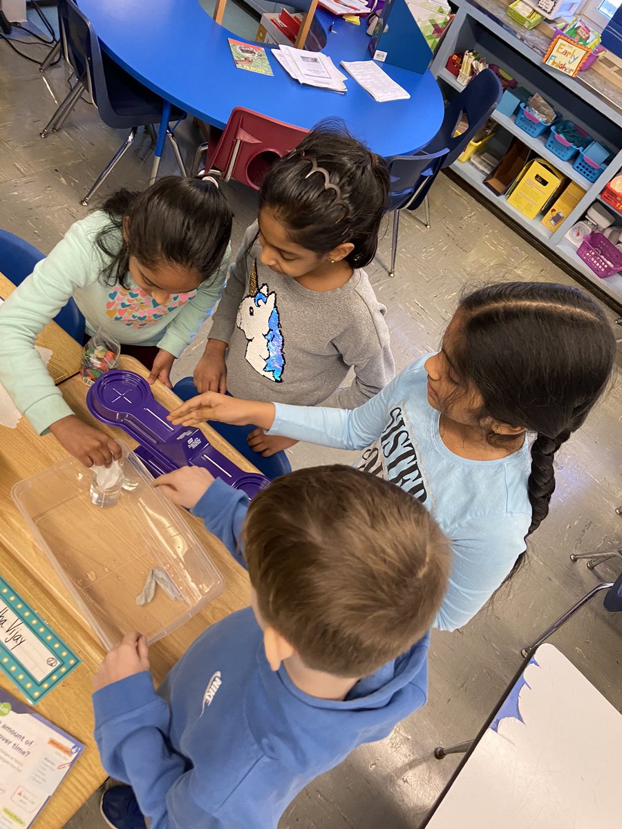 mrsjohnston19's tweet photo. Investigating how water changes over time. Which paper towels will be dry first? The ones that were heavier or lighter? @LincolnSchool8 #shinebrightedison https://t.co/dZd0WIH8RI