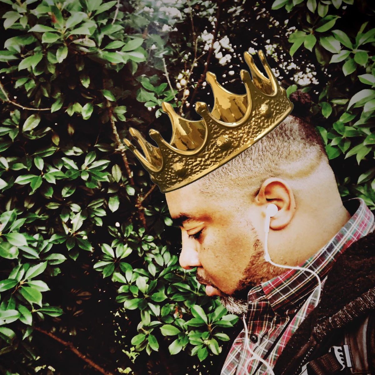 Damo_Seayn3D's tweet photo. Somebody has a birthday tomorrow. Shenanigans have already begun &amp; continue through the weekend. Still tuned in to my favorite morning news crew. 👑 #royaldrip #118 #42 #GoodDayDC @Fox5DCAllison @stevechenevey @WisdomFOX5 @TuckerFox5 @MaureenUmehFox5 @MikeTFox5 @HollyLiveFox5DC https://t.co/1sGb6LiXwJ