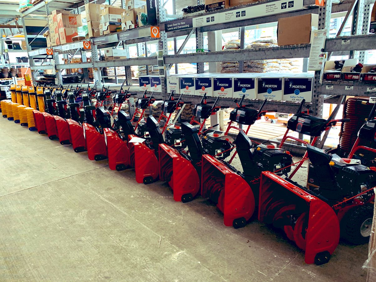 DillonTHD's tweet photo. Bring on the snow! 4935 is ready to rock! ❄️ @JimElsenpeter @NickNorlingHD @JennyWickesberg @belford_melissa @EllenNunberg https://t.co/Fg8CepyP6n