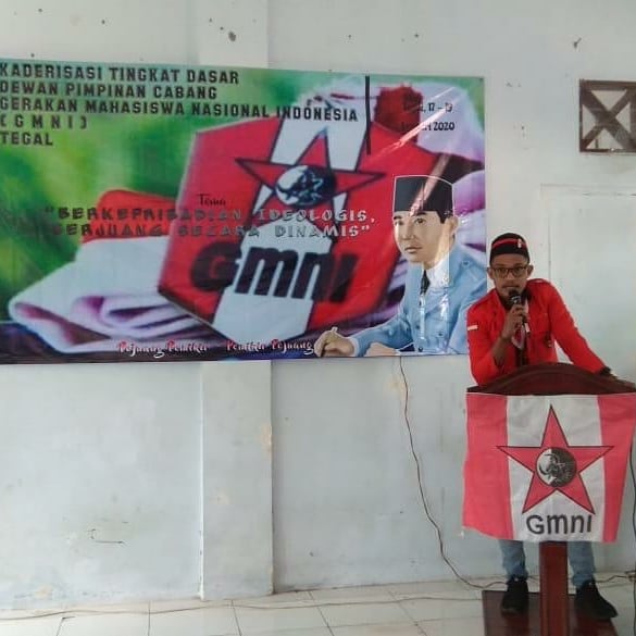 dppgmni_id's tweet photo. Sekjen DPP GMNI Sujahri Somar di Pembukaan KTD DPC GMNI Tegal pada Jumat (17/1/20)

#gmni #gmnijayamarhaenmenang #kaderisasi #kaderisasigmni #gmniupdate #gmnipedia #infogmni #seputargmni #gmnimemenangkanzaman #trimantap #trimantapgmni #hmi #pmkri #pmii #gmki #cipayung #mahasiswa https://t.co/QvhrMVP6UB