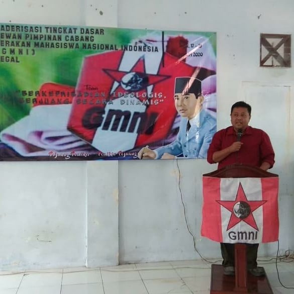 dppgmni_id's tweet photo. Sekjen DPP GMNI Sujahri Somar di Pembukaan KTD DPC GMNI Tegal pada Jumat (17/1/20)

#gmni #gmnijayamarhaenmenang #kaderisasi #kaderisasigmni #gmniupdate #gmnipedia #infogmni #seputargmni #gmnimemenangkanzaman #trimantap #trimantapgmni #hmi #pmkri #pmii #gmki #cipayung #mahasiswa https://t.co/QvhrMVP6UB
