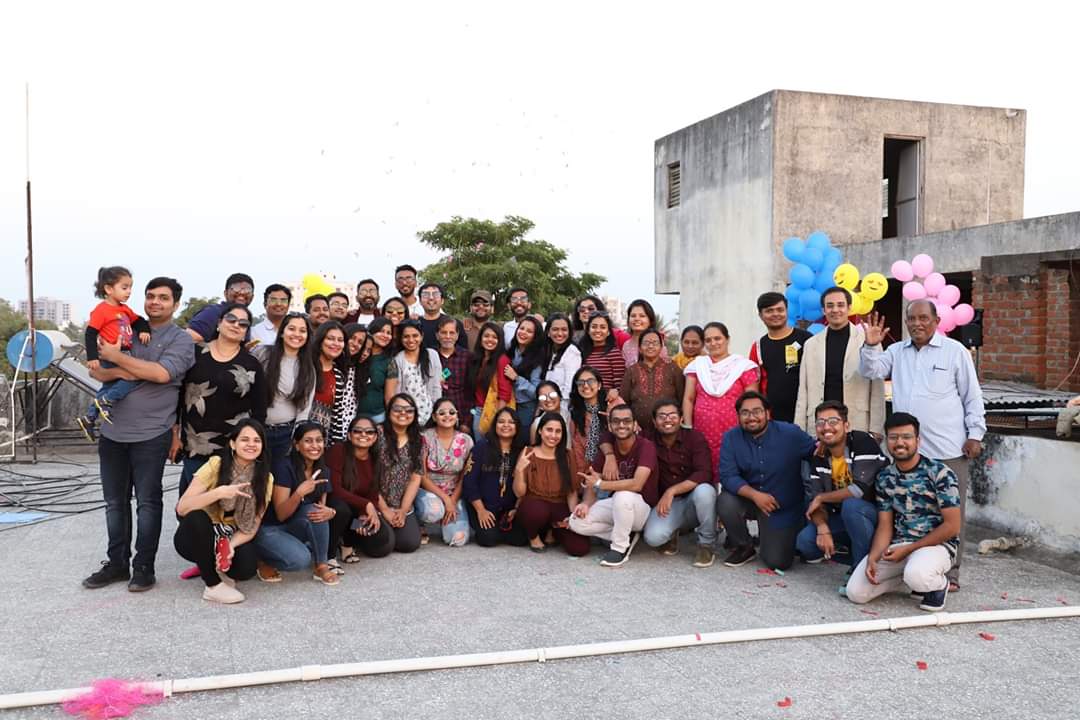 weteamhappiness's tweet photo. With the aspirations of flying high and having an elevated vision like the #kites, #ArtofLiving #Yesplusgang #Vadodara celebrated #Uttrayan2020 with great joy and fervor!
Joined by our ever enthusiastic faculties, we celebrated the festival with..
https://t.co/24n0rqQptJ https://t.co/NThwH64xqa