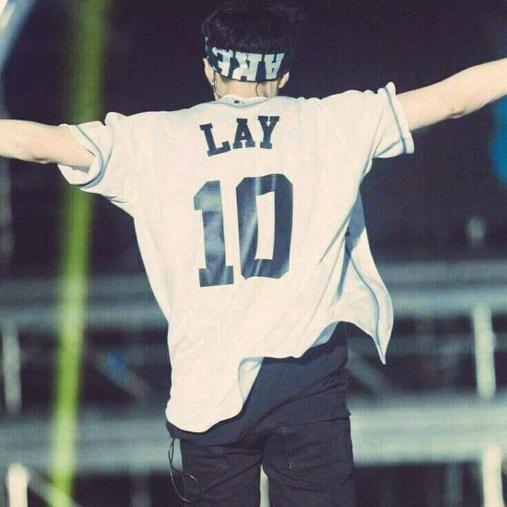 luvforyixing's tweet photo. I just hope the baby EXO Ls will still appreciate you & be assured and still call you an EXO member despite all of this. Above all, I hope you you'll be appreciated by more people with your passion and talent. Let's count more years @layzhang 💓
#8YearsWithYixing #8YearsWithLay https://t.co/qFgjvhzQLZ