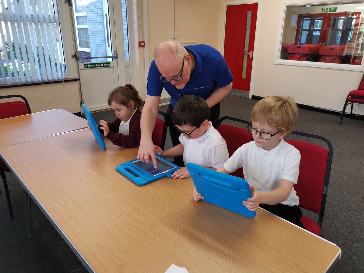 EDUCONNECT tweet media