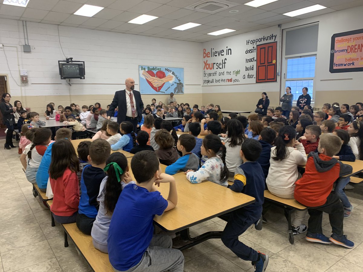 Jackson_Ave's tweet image. A special visit from @NaglersNotions -third graders get to hear how he overcame obstacles to be the successful educator he is today #MineolaSuperProud #AASAHQ