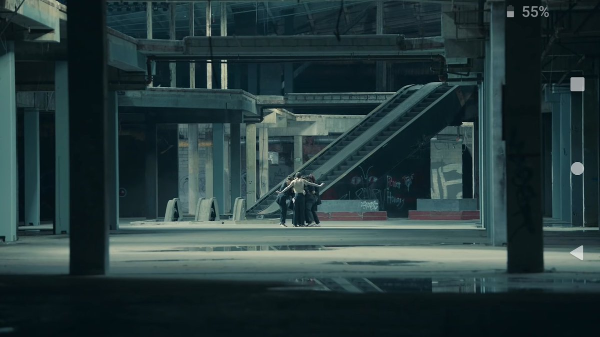 sarahtoninas's tweet photo. a genialidade do bangtan em um dos milhares de detalhes do clipe
orgulho de ser army
@BTS_twt
#BTSIsComing
#BlackSwan #BlackSwanOutNow #BTSsingle #BTScomeback #BlackSwanArtFilm https://t.co/beN4aSNJup