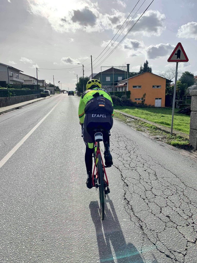 Tiagomachado85's tweet photo. Mais 5 horas, 2700mt e as paisagens que só o Gerês me pode dar!
#EFAPEL #YellowTeam2020 #aldeiasdoxisto #Ecomobile #Fullracing #PRIO #prozisathletes #prozis #exceedyourself #catlike #polisport #bkool #fullwear #veloflex #zeksa #aguasdovimieiro #intermarcheOvar #grandehoteldoluso https://t.co/5mj6xaYps8