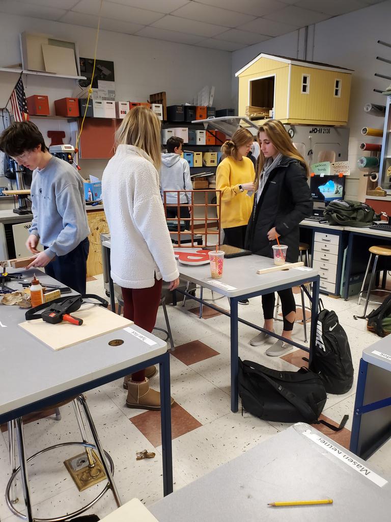 pbowman62's tweet photo. @TVTEengineering last day for project work in Stemlab https://t.co/ogRo11bhRL