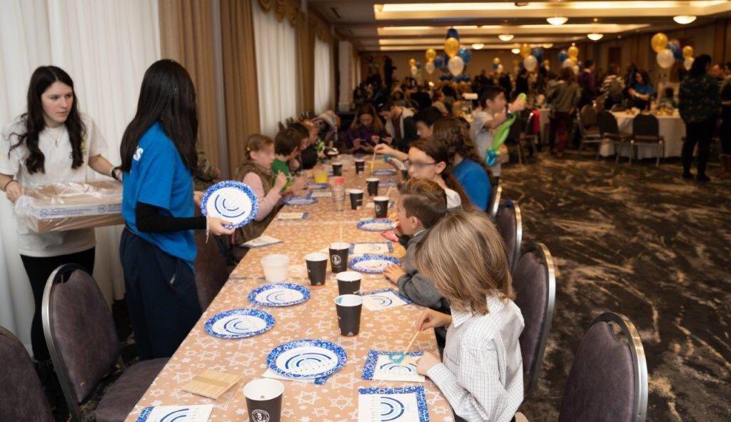 On December 15th, Ometz had the pleasure of hosting our annual Hanukkah Celebration for over 400 newcomers. More photos: bit.ly/2TAJOZw
