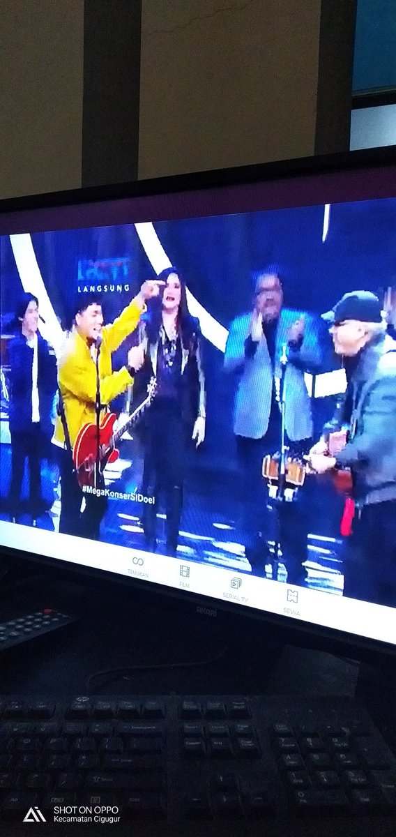 dickypestbun's tweet photo. @iwanfals Lagi nonton nih bang Haji... https://t.co/8yPPG3W59K