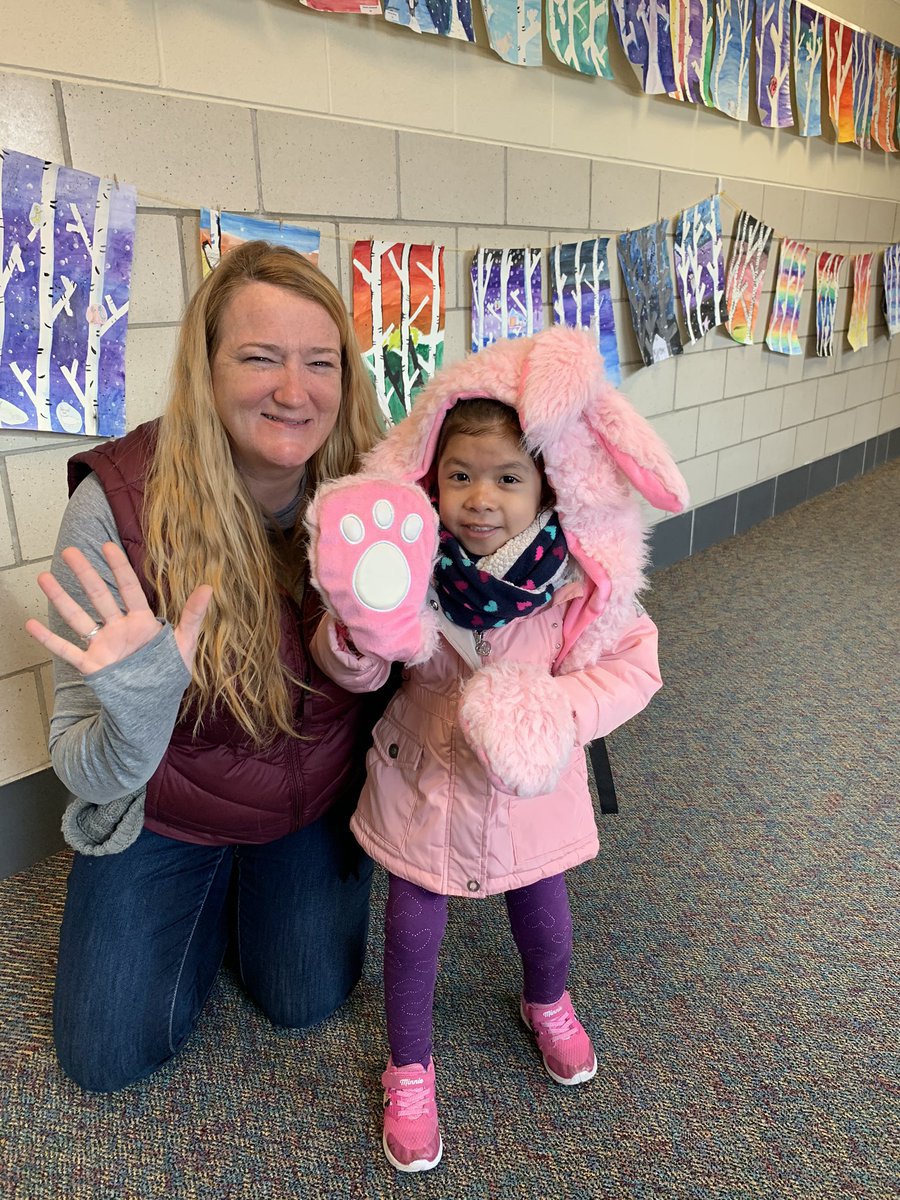 LisaPalese's tweet photo. Cuteness is truly the goal each morning for this little one! Mid-Valley is so thankful to the Fabyan Elementary team for this awesome space for learning! @MadesJCenter @MidValleyCoop @Geneva304 https://t.co/nucCr9i9OX