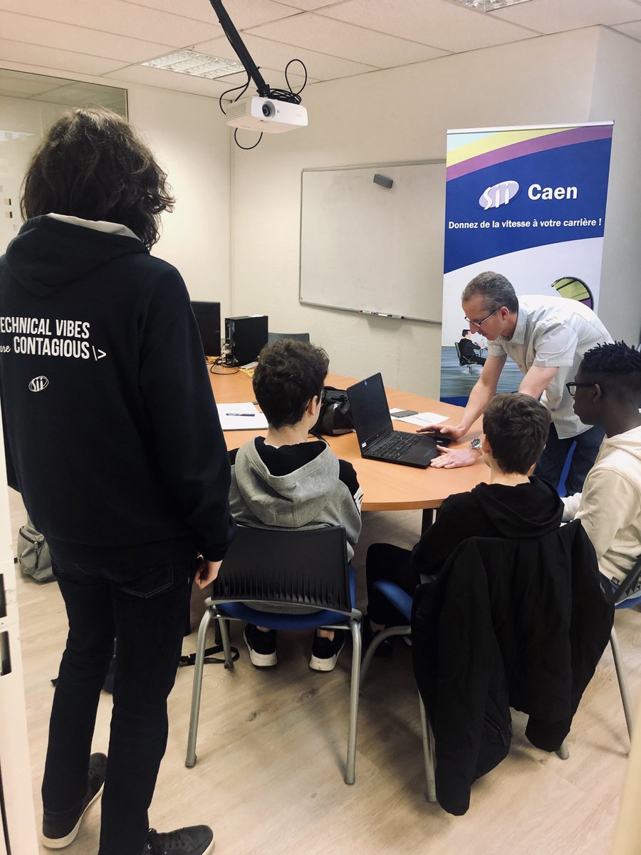 EliseCanu's tweet photo. Fin de la semaine en immersion pour nos 3 stagiaires, à la découverte du métier de développeur ! ⁦@sii_ouest⁩ #caen #filieredunumerique https://t.co/D1HMEYgeoi