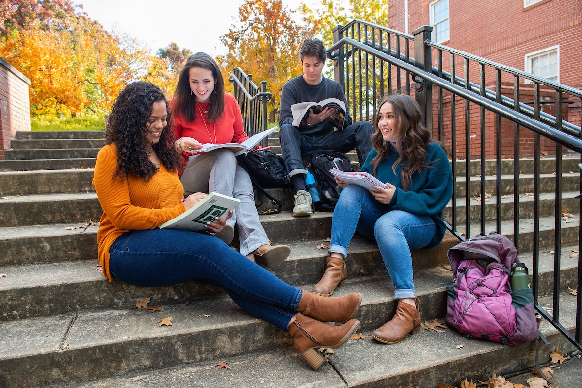 ⏰Time is almost up!⏰

#Auburn Application Week ends today at 4:45 p.m. CST 

➡️Alabama residents can go to aub.ie/tigers2020 + use this code: Tigers2020

Activate your fee waiver and apply for admission now! #WarEagle #AuburnClassOf24