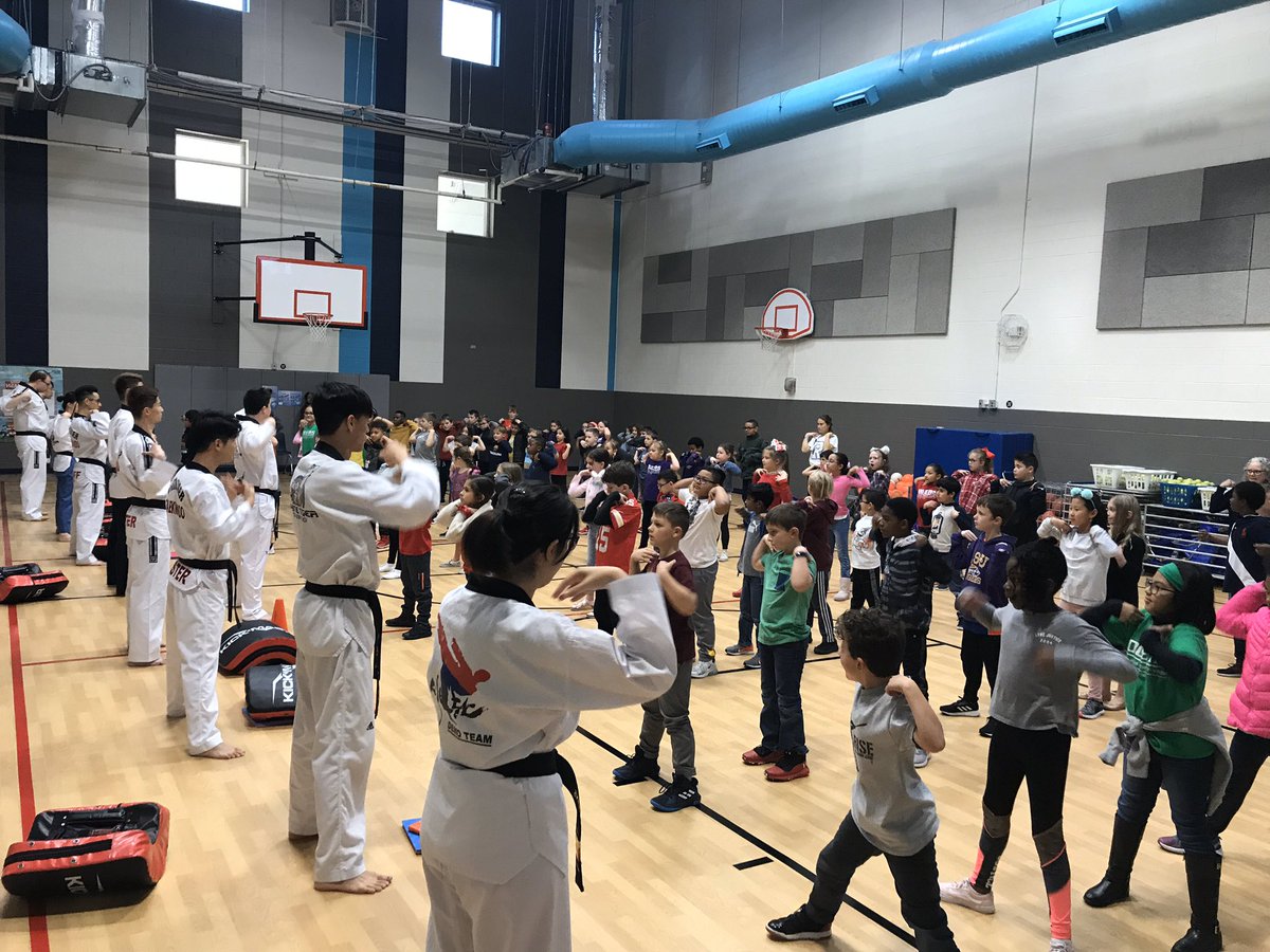 RogersPECoach's tweet photo. White Tiger Taekwondo
#teachingdiscipline #friscowhitetiger @RogersFrisco @PrincipalJMcG @JenaSalomon 
 #rogersfrisco2019 https://t.co/6Rp6a4yoTH
