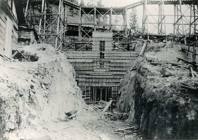 OkanaganHistory's tweet photo. Welcome back from all of us at the DOH, we hope you had fantastic New Year! We think there may be some #changesafoot for us in 2020. #newyearnewus #underconstruction
Photograph Courtesy of Princeton & District Museum & Archives. https://t.co/NWVE1XyWNs