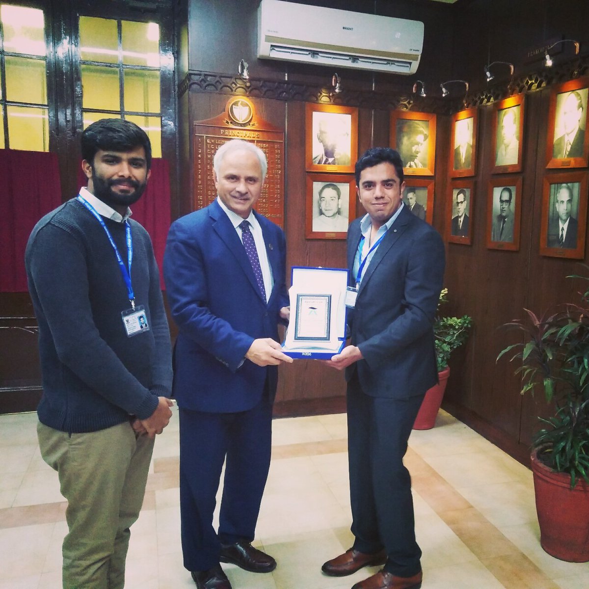 applykro_pk's tweet photo. Vice Chancellor Government College Univerisity,Lahore called upon Team https://t.co/q5gnRwJoy6 and appreciated efforts for helping students.
#Gcu_Lahore #Education #Applykro https://t.co/EsADVo0Htc