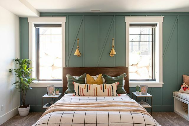 jaredmedley's tweet photo. We made it to Friday 🎉. Here’s hoping we can sleep in this weekend 😉 @raykon_construction @fourchairsfurniture .
.
.
.
.
#customhome #custombuilder #home #interior #interiordesign #interiordesigner #bedroom #bedroomdesign #uvparadeofhomes #paradeofhomes #uvparade More at jar… https://t.co/qw2iOjgHr5