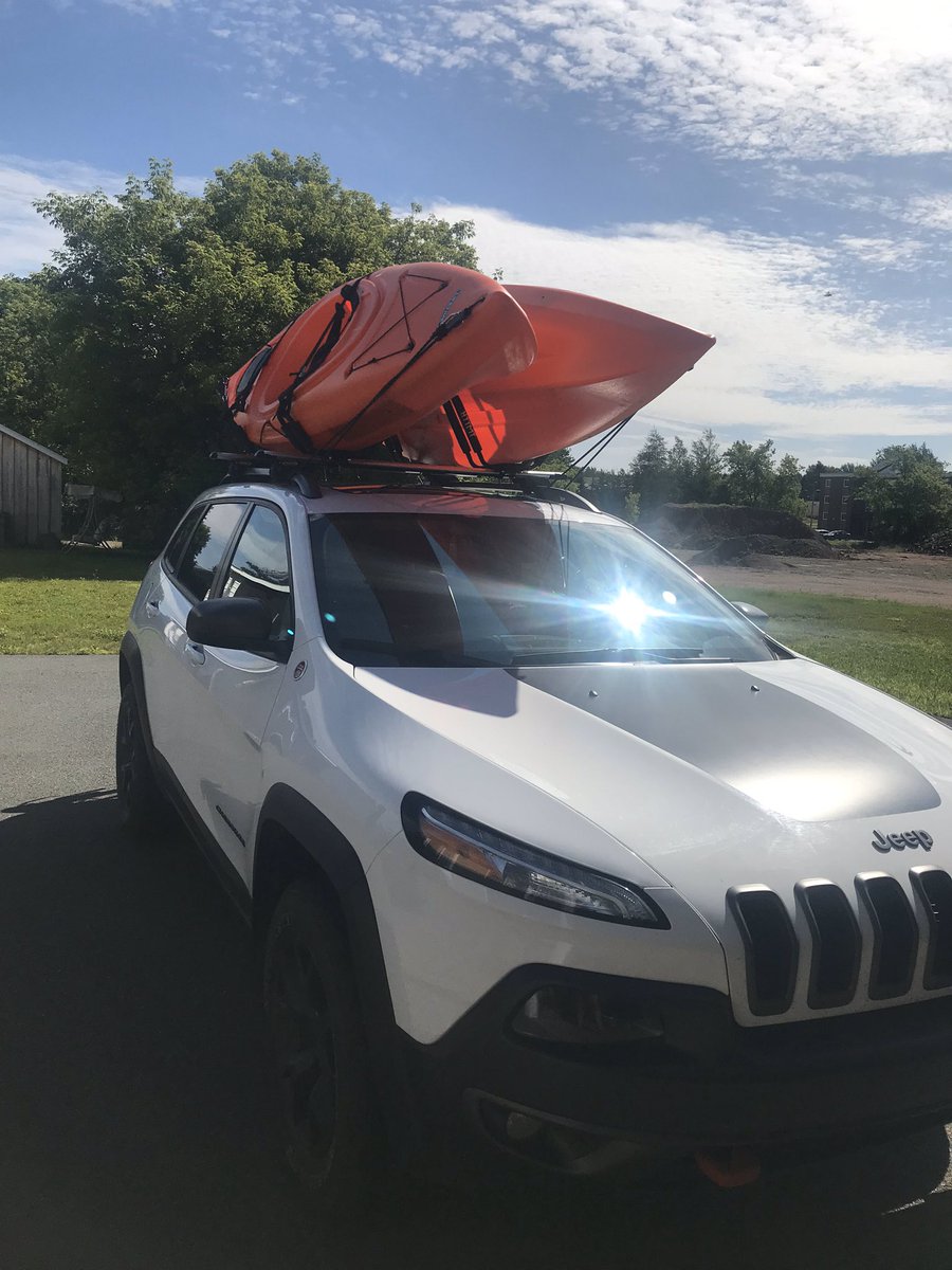 CharaLarusic's tweet photo. All this snow is making me wish for summer kayaking 😝 https://t.co/1iNfxUaIKW