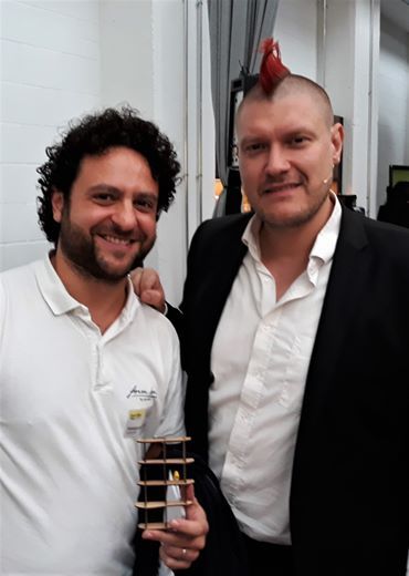 OKINLAB's tweet photo. Datenströme, Geschlechtskrankheiten, Bequemlichkeit und die Macht der Plattformen: Ganz starker Vortrag von Digital-Guru Sascha Lobo im East Side Fab in Saarbrücken. Danke für die inspirierenden Gedanken, hat wirklich Spaß gemacht. Auch der gemeinsame Plausch mit Anke Rehlinger. https://t.co/IQe49jl91H