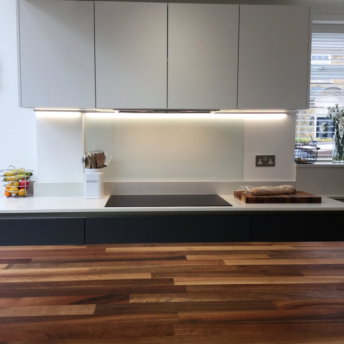 Artizan_Int's tweet photo. Designing a contemporary kitchen in a family home with the warmth of wood on the breakfast bar is exactly what our client in Byfleet wanted. https://t.co/72PSqgikKG