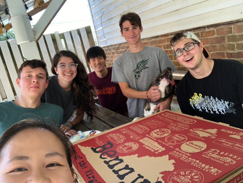 CPULD's tweet photo. Nothing like a Benny's pizza after working hard all day! #PalletLife #VTUndergradResearch #VTInterns #WorkHardPlayHard https://t.co/u60h8Uznbc