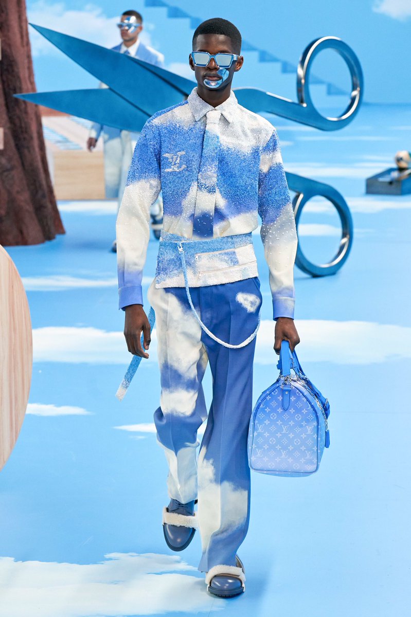 FashionweekNYC's tweet photo. Take a look at the @LouisVuitton Men's Fall 2020 Collection #LVMenFW20 https://t.co/dImdTnQfzc