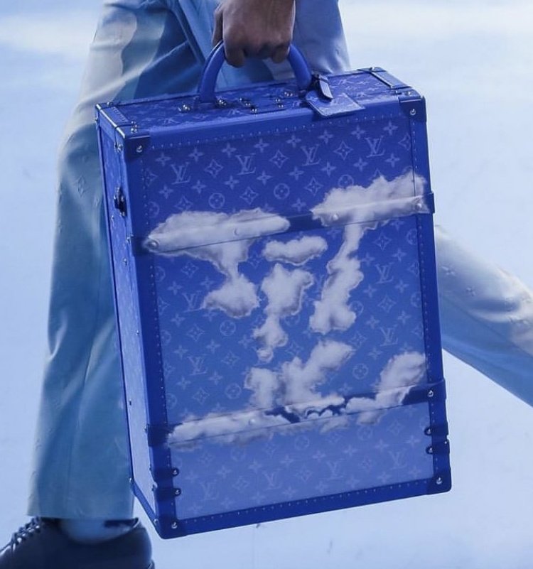 FashionweekNYC's tweet photo. Take a look at the @LouisVuitton Men's Fall 2020 Collection #LVMenFW20 https://t.co/dImdTnQfzc