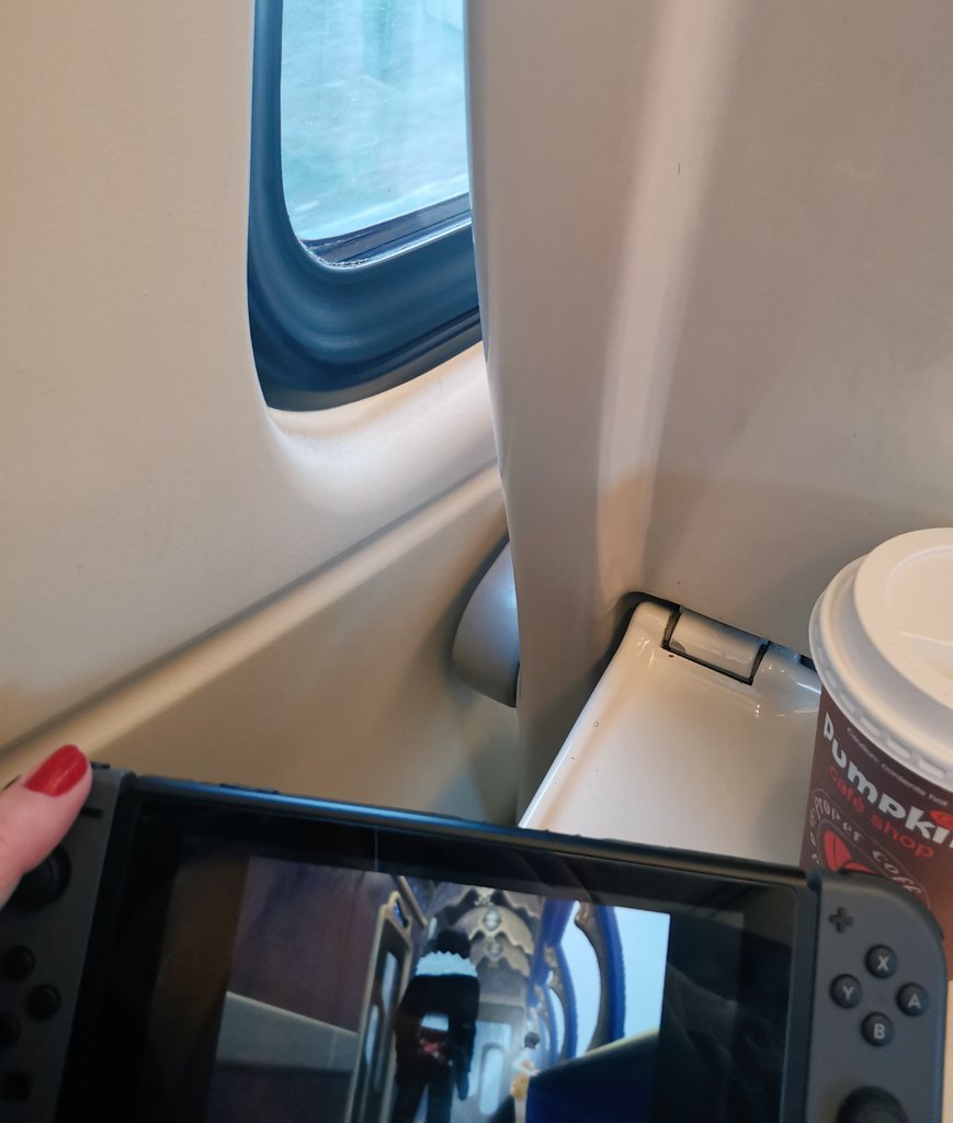 GameTillFive's tweet photo. Commuting with my switch on the train today whilst also being on a train in the game 🚂
#trainception #ff8 #FinalFantasy #FridayFeeling https://t.co/PHwpTHsLxa