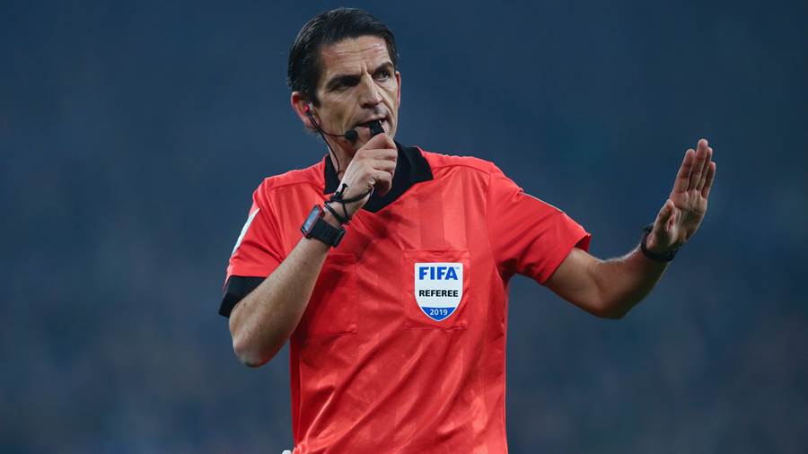 sr_ansetzungen's tweet photo. Fr. 17.01.2020 | Bundesliga 
Schalke 04 - Borussia M'gladbach
SR: Deniz #Aytekin 
SRA: Christian #Dietz 
SRA: Eduard #Beitinger 
4O: Christian #Dingert 
VA: Günter #Perl 
AVA: Tobias #Christ 
#S04BMG https://t.co/KWrS8XPcyb