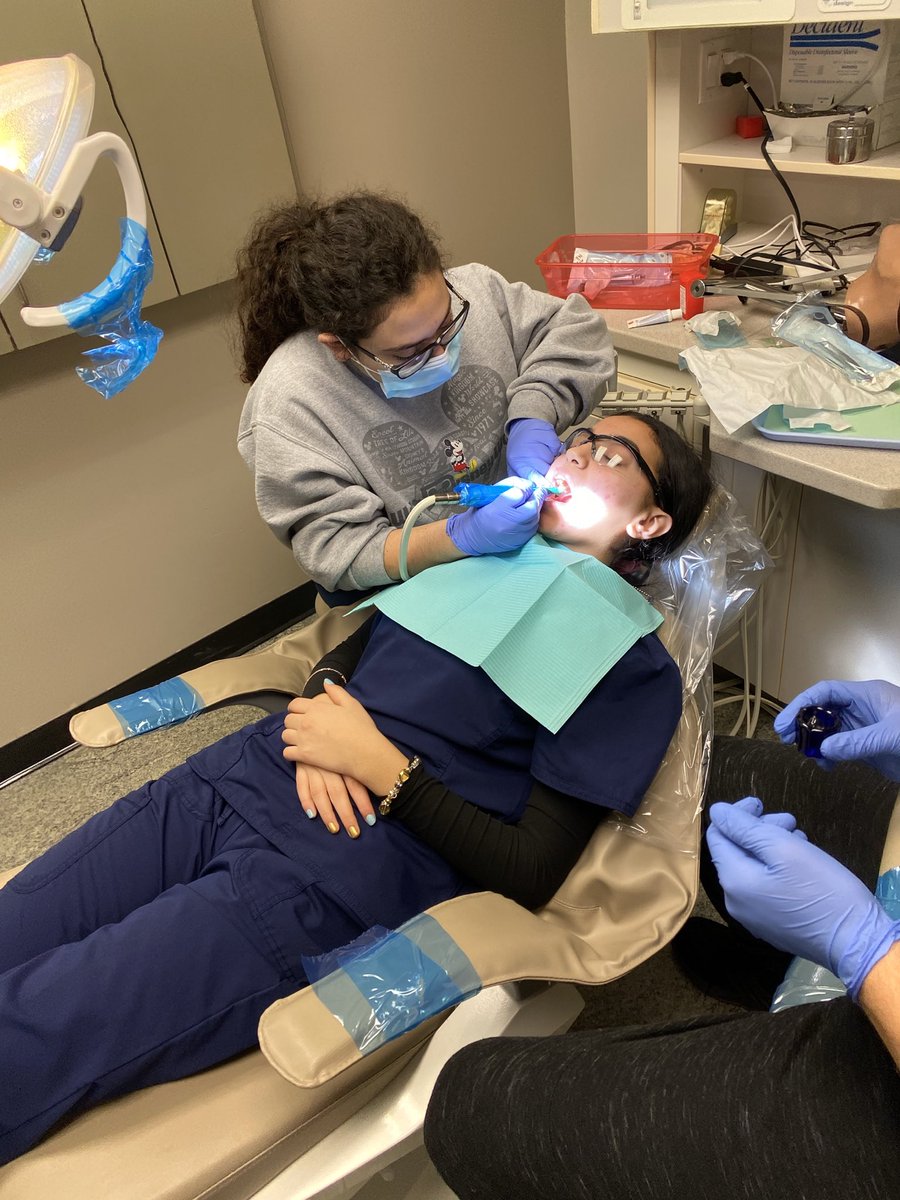 MrsNonni_4's tweet photo. Trying charcoal toothpaste and cleaning it off. Also team pink and team blue ⁦@NormandyHS⁩ ⁦@CharlesSmialek⁩ ⁦@ParmaSchools⁩ https://t.co/J1AyStyg6D