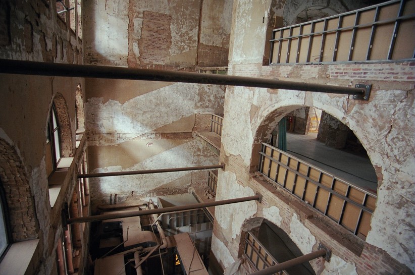 OldRedMuseum1's tweet photo. Did you know our grand staircase was almost completely removed in the 1920s to make room for more office space? The photo on the left shows the staircase area when museum renovations began. The photo on the right shows our restored grand staircase today. https://t.co/B9UYn2BpPv