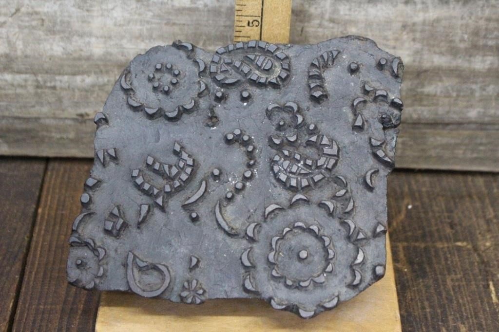 atc_auction's tweet photo. Antique wallpaper stamps up for auction. Bid NOW at https://t.co/Qy3ddfEMvV
⁣License No AU-C003033 &amp; AU004196⁣

#antique #vintage #wallpaper #diy #wallpapers #wallpaperstamp https://t.co/7PpnKM3WO3
