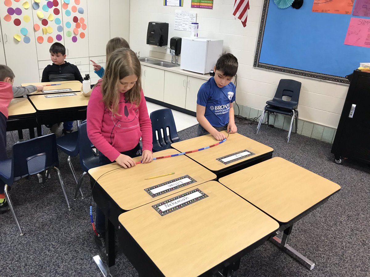 HeidiKimble3's tweet photo. Using our new math tools! Thank you PTO! #GLCSKellogg https://t.co/8JegymyU3u