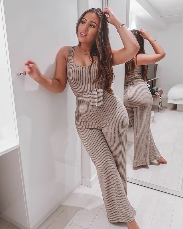 MonasEyesBeauty's tweet image. Casual Fridays...
Jumpsuit by @femmeluxefinery .
.
.
.
.
.
.
.
.
#luxegal #rubyhotels #monaseyesbeauty #happyfriday #londonhotels #londonlifestyle #curvygirl #affordablefashion #casualstyle #femmeluxefinery #fashionblogger #beautyblogger #lifestyleblogge… ift.tt/2R2Eso3