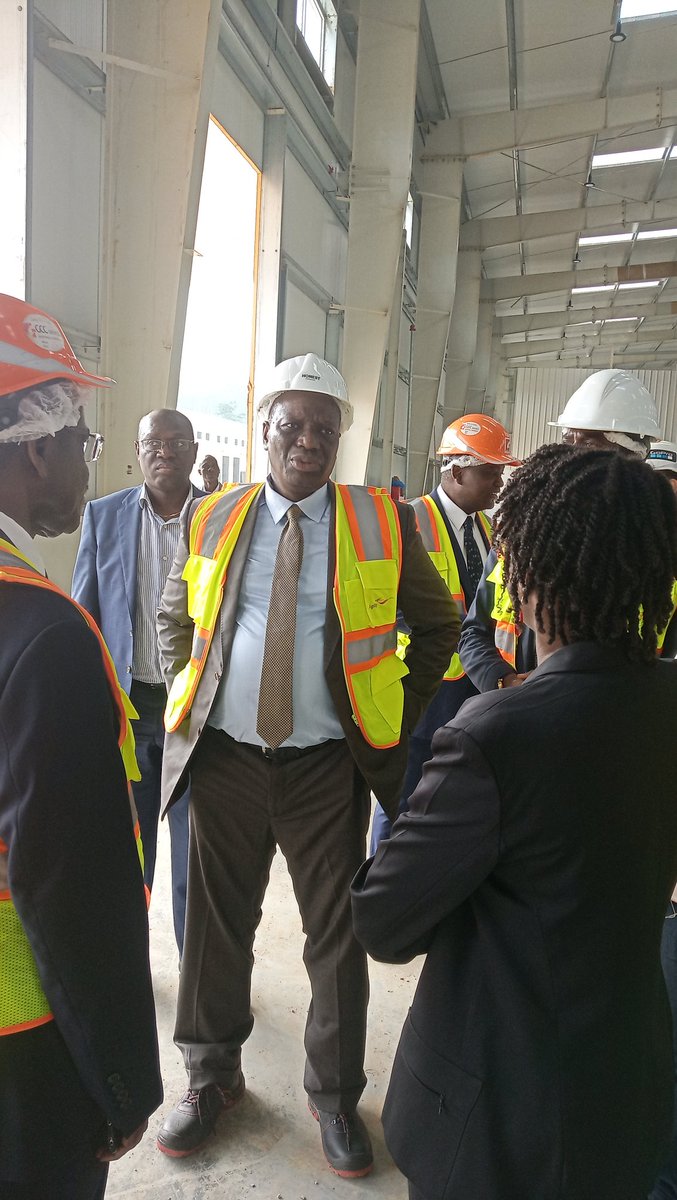 mamsanog's tweet photo. J'ai visité ce matin les entrepôts en construction  au niveau de Pk 26 qui vont abriter le projet eCom@africa. La Poste de Côte d'Ivoire sera le hub sous régional e-commerce de la CEDEAO et du monde. https://t.co/KwWIwenres