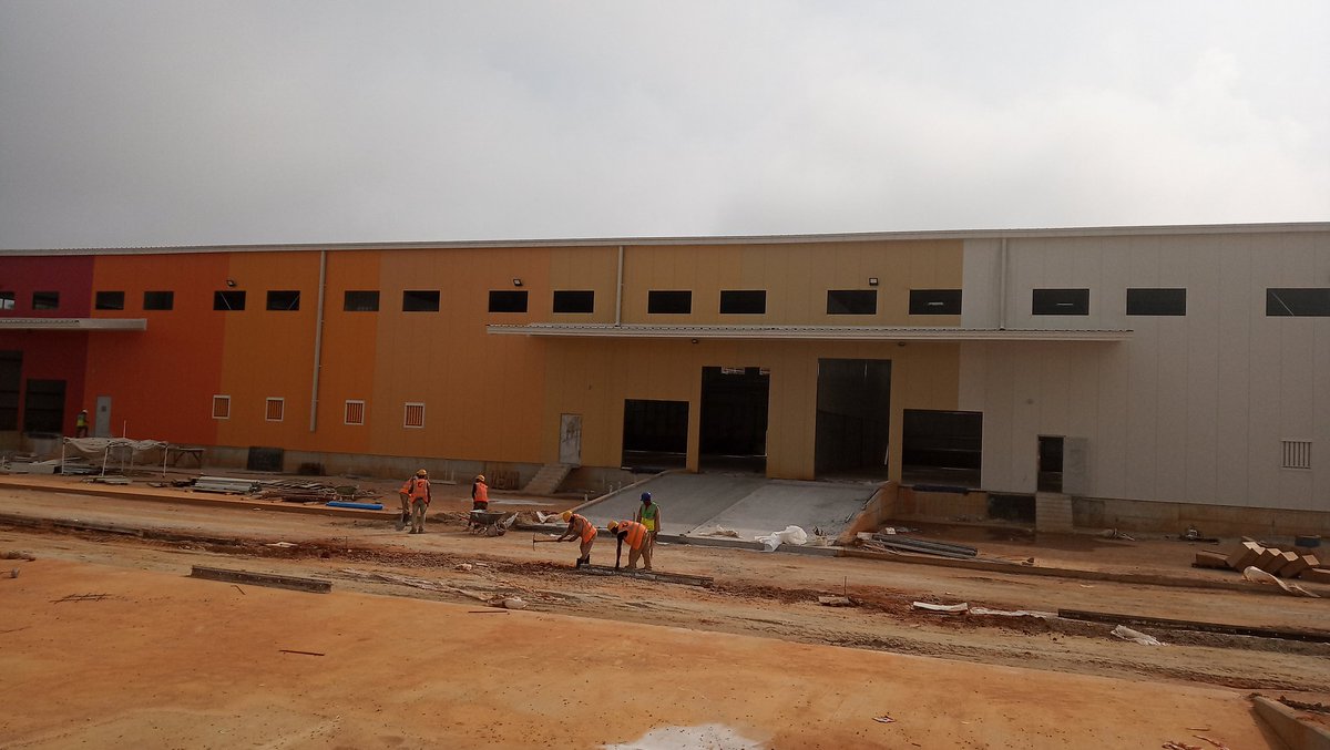 mamsanog's tweet photo. J'ai visité ce matin les entrepôts en construction  au niveau de Pk 26 qui vont abriter le projet eCom@africa. La Poste de Côte d'Ivoire sera le hub sous régional e-commerce de la CEDEAO et du monde. https://t.co/KwWIwenres