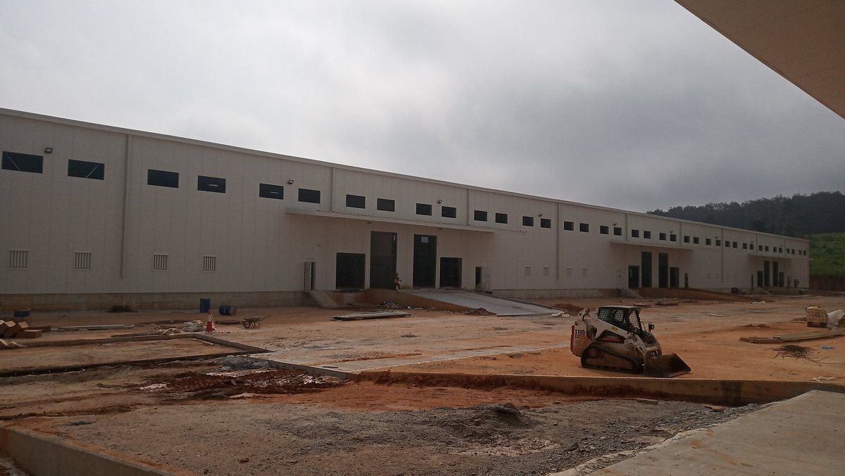 mamsanog's tweet photo. J'ai visité ce matin les entrepôts en construction  au niveau de Pk 26 qui vont abriter le projet eCom@africa. La Poste de Côte d'Ivoire sera le hub sous régional e-commerce de la CEDEAO et du monde. https://t.co/KwWIwenres