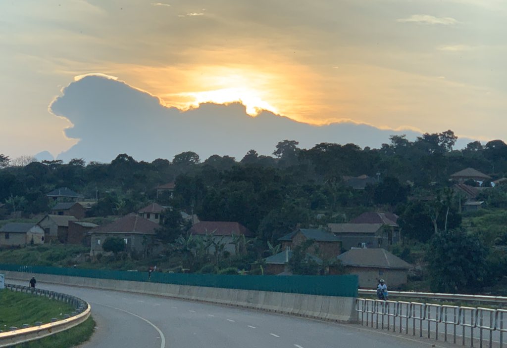 ANMakubuya's tweet photo. Sunset in Kampala... do you see what I see? https://t.co/53hfzVEYFZ