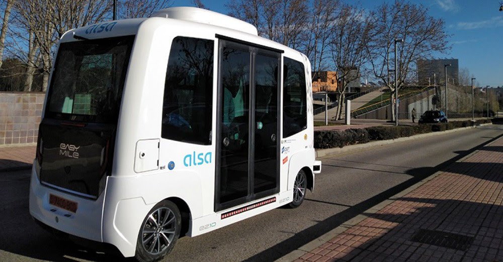 Madrid será la primera ciudad española en llevar a sus universitarios en un autobús autónomo y eléctrico puede alojar en su interior hasta 12 pasajeros y realizará un recorrido de 3,8 kilómetros uniendo el campus con los servicios de transporte interurbano.
<a href="/ALSA_Autobuses/">Alsa</a>