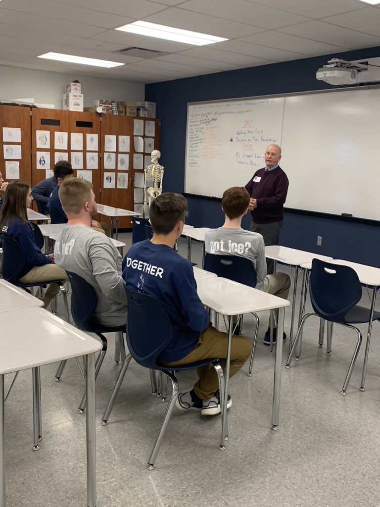 ccsdofficial's tweet photo. Great visit today with Rep. Millard. #letsgobluejays #controltheinput #chapter339 #CTE https://t.co/rzvvc3PpIL