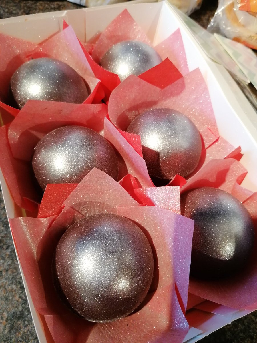 lorraineanders3's tweet photo. Hot chocolate bombs, simply pop in a cup/mug Add hot milk/water and wait until the Chocolate shell melts revealing mini marshmallows and drinking chocolate! Stir and enjoy
Available to order pick up Wakefield

#lacupcakeswakefield #hotchocolatebombs #chocolate #£3each https://t.co/k20iDKjC8O